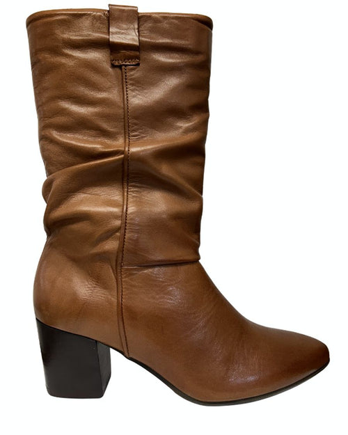 Botte tan mi-haute pour femme Vivi de Miz Mooz. 