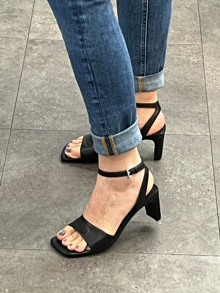 Sandales à Talons Hauts BCBGirls - Pointure 5.5 US - Occasion Très Bon état